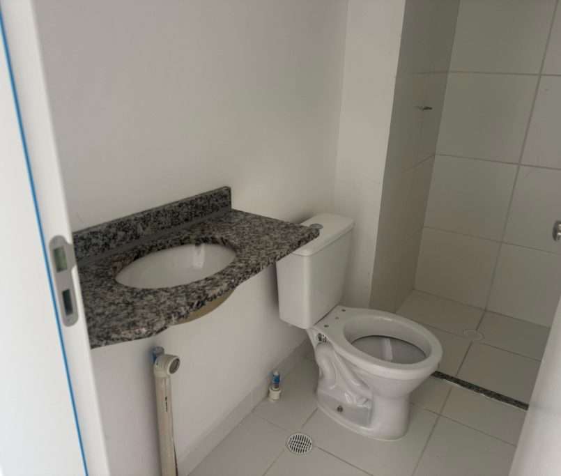 Instalação das bancadas e vasos dos banheiros. 