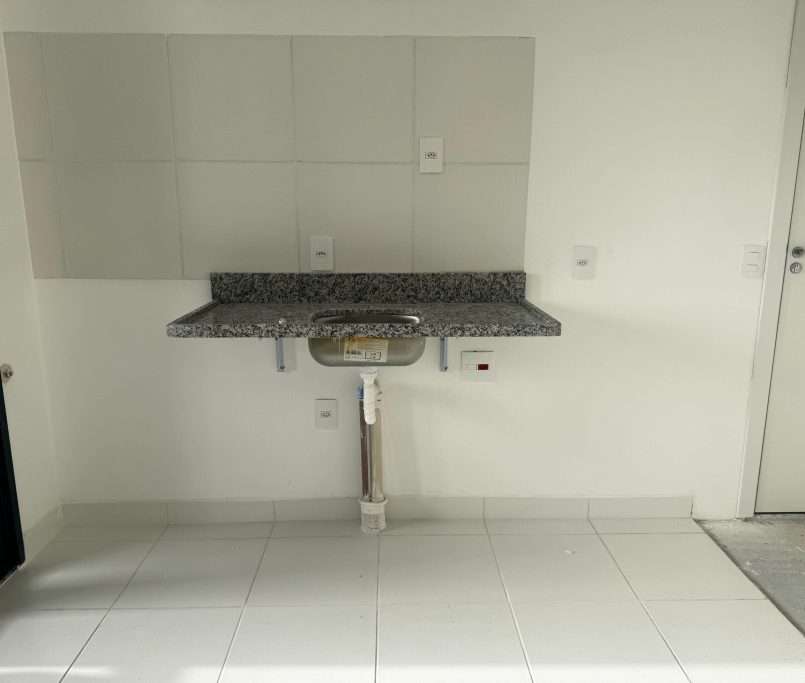 Instalação das bancadas das cozinhas. 