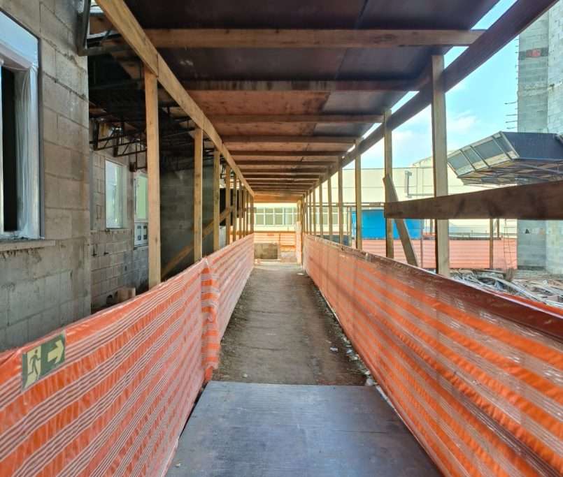 Caminho seguro; Acesso ao canteiro de obras - 05-2025