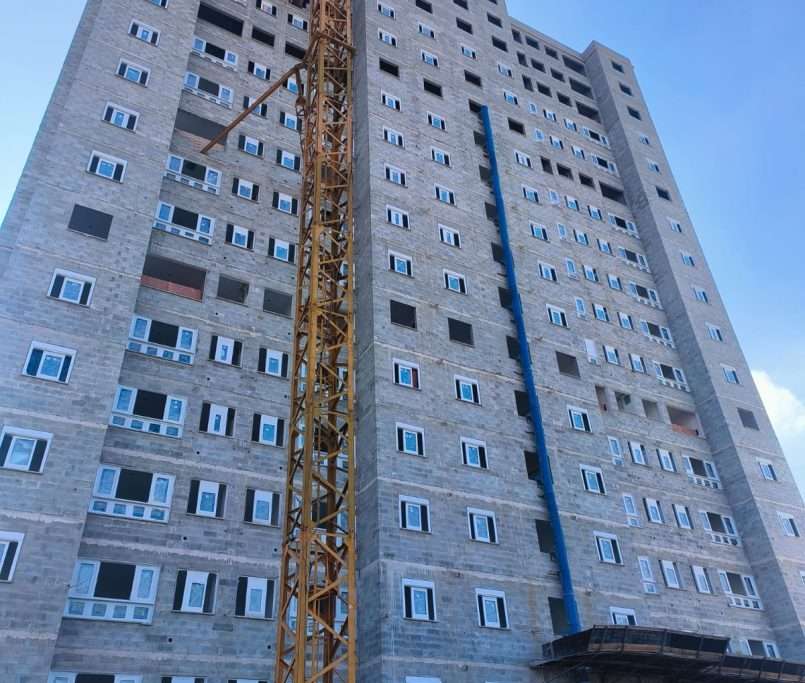 Instalação das janelas do 13º e 14º pavimentos em andamento, Torre 08 - 06-2025