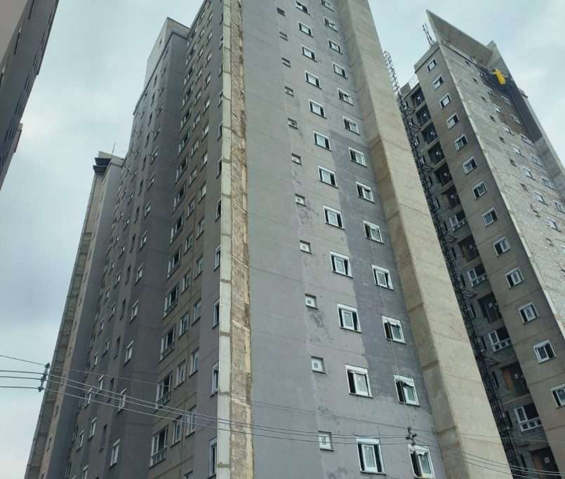 Aplicação de fundo preparador para receber a textura nas fachadas - 08-2025