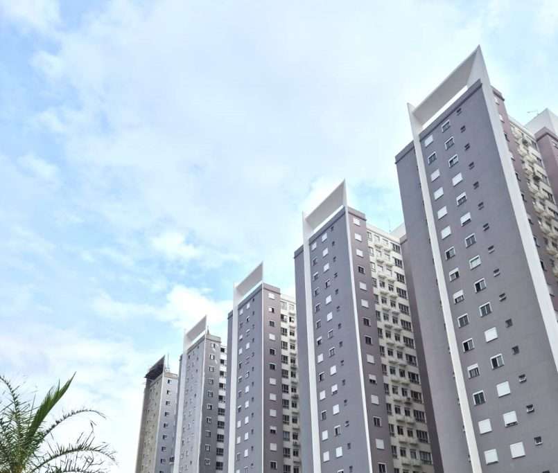 Vista externa das fachadas das Torres 04, 05 e 06 concluídas, com andamento de finalização nas Torres 07 e 08 - 09-2025