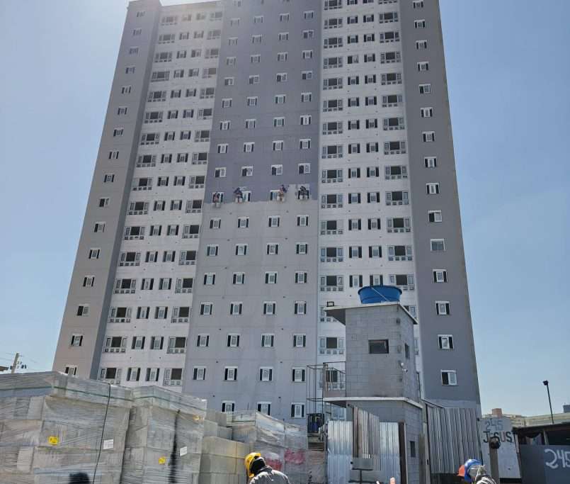 Finalização dos serviços de textura das fachadas - 10-2025