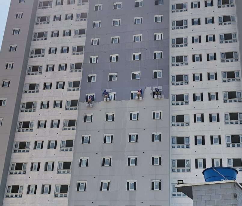 Finalização dos serviços de textura das fachadas - 10-2025