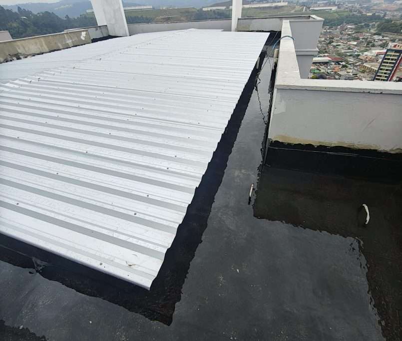 Execução de impermeabilização da cobertura e finalização do telhado da Torre 07 - 10-2025