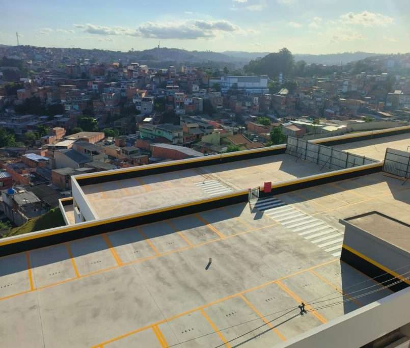 Finalização da pintura de vagas e faixas de pedestre de estacionamentos a serem entregues na Fase 04 da obra - 10-2025