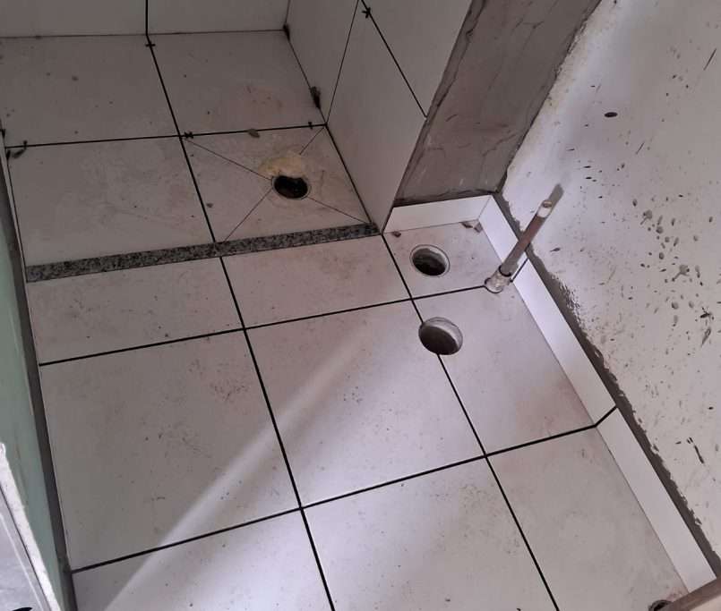 Aplicação de revestimento cerâmico nas unidades - 10-2025