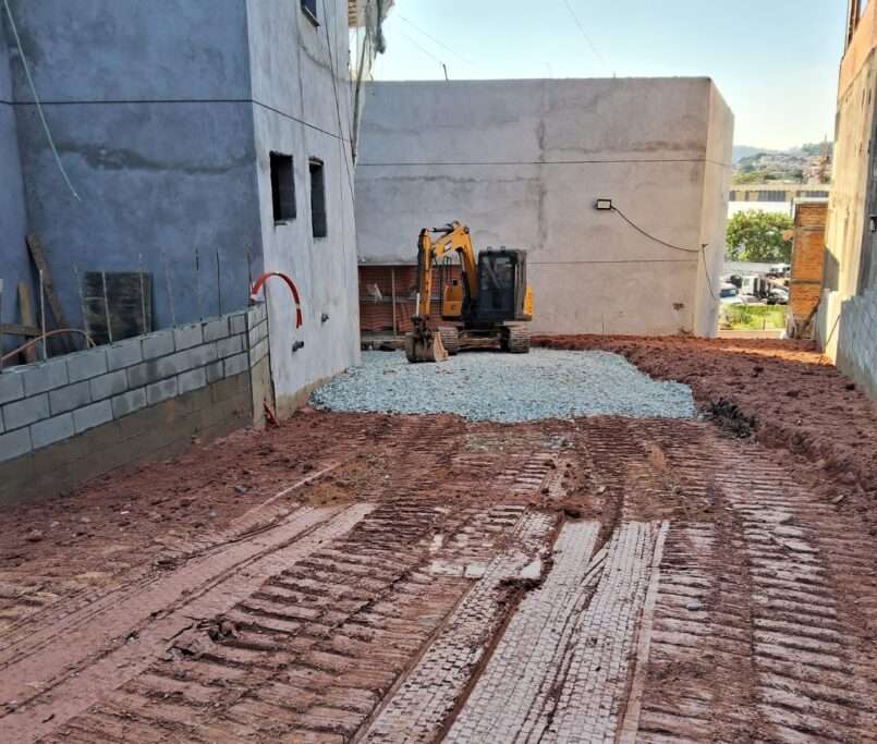 Execução de sub-base da rampa de acesso para veículos - 03-2026