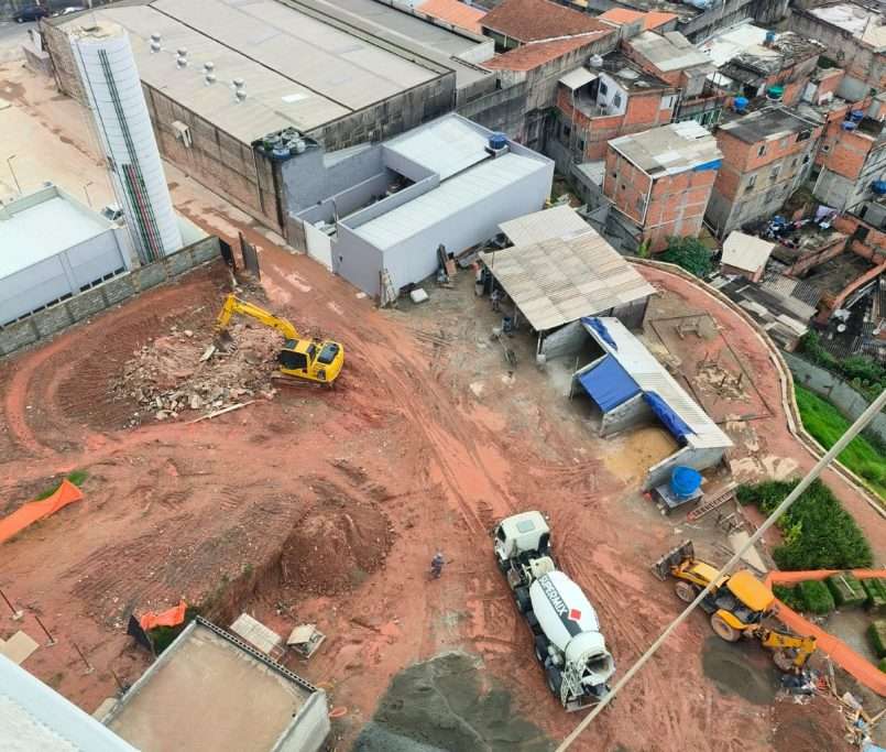 Serviços de movimentação e preparação do terreno para viabilizar a marcação do gabarito e o início da execução da fundação da Torre 09 - 02-2026