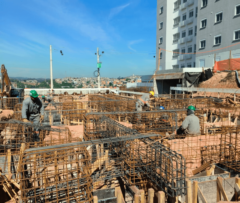 Finalização das armações dos blocos e vigas do platô da fundação da Torre 09 - 04-2026