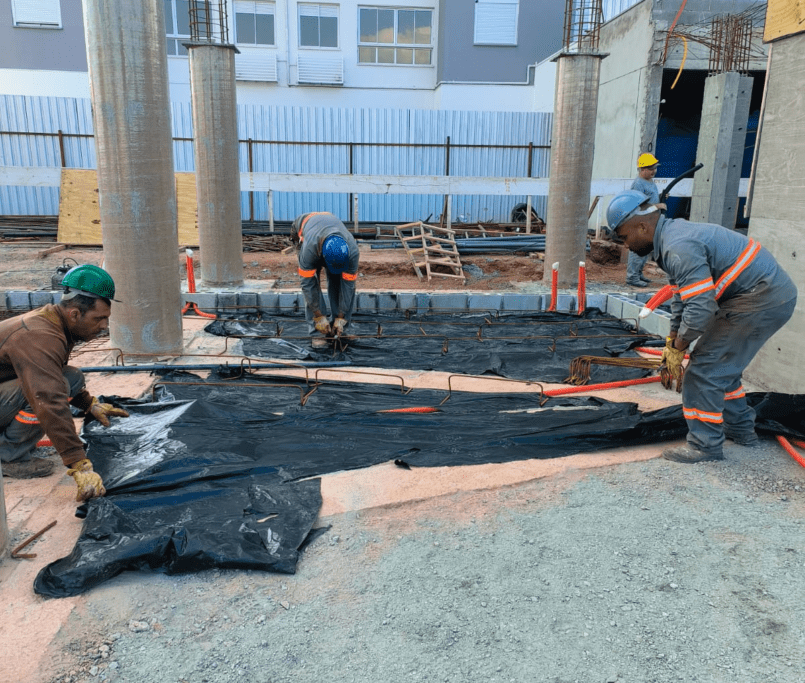 Preparação da área para concretagem do piso do pavimento térreo da Torre 09 - 06-2026